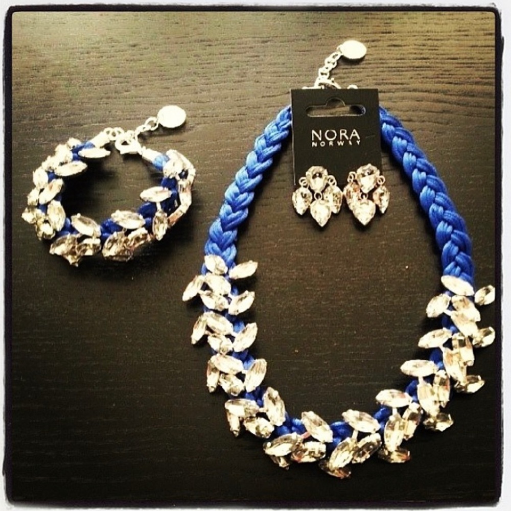 Nwt amazing light weight necklace BLUE only. Check other listings for bundles